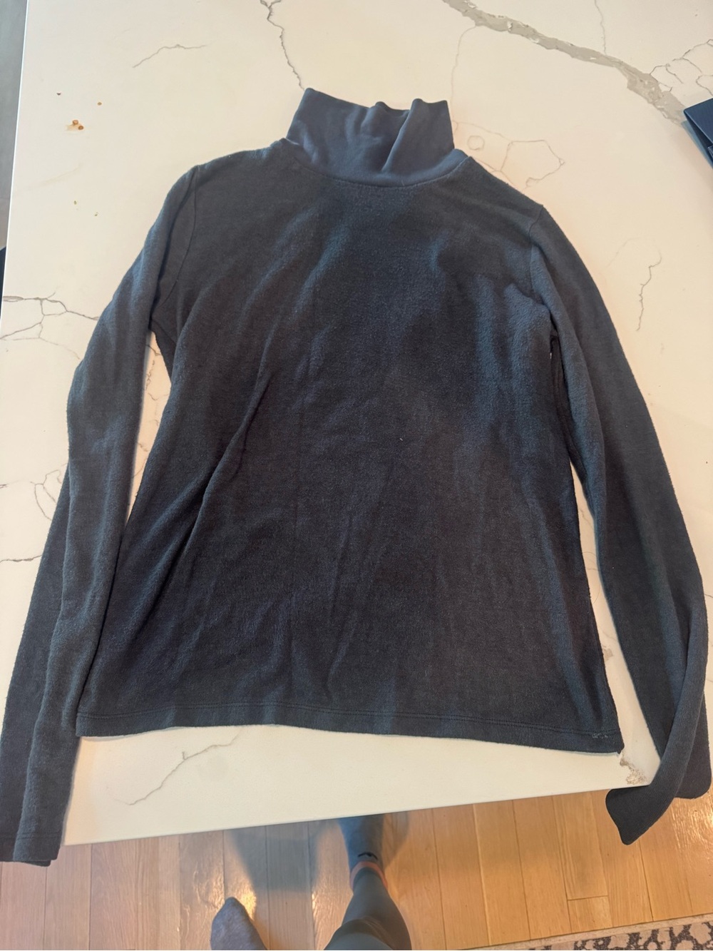 ALO Yoga Women's Charcoal Gray Long-Sleeve Turtleneck